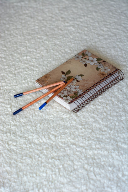 记事本和铅笔图片下载