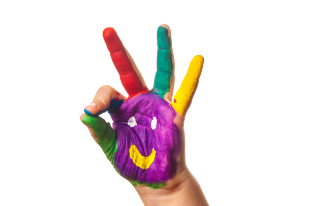 孩子的手画水彩在白色的背景图片下载