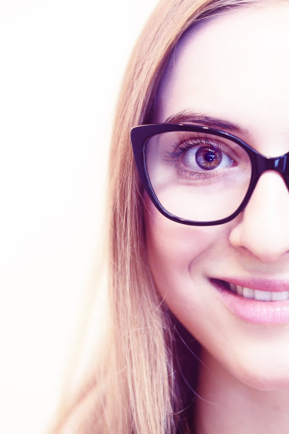 特写和眼睛的金发女人与黑眼镜图片下载