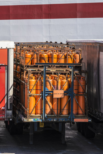 丁烷瓶准备运输图片下载