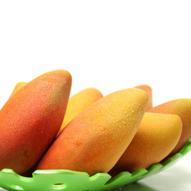 白色背景上的芒果图片下载