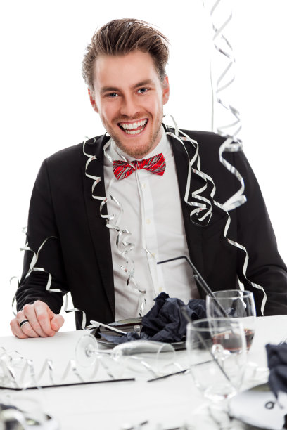 带领结的尖叫派对男图片下载