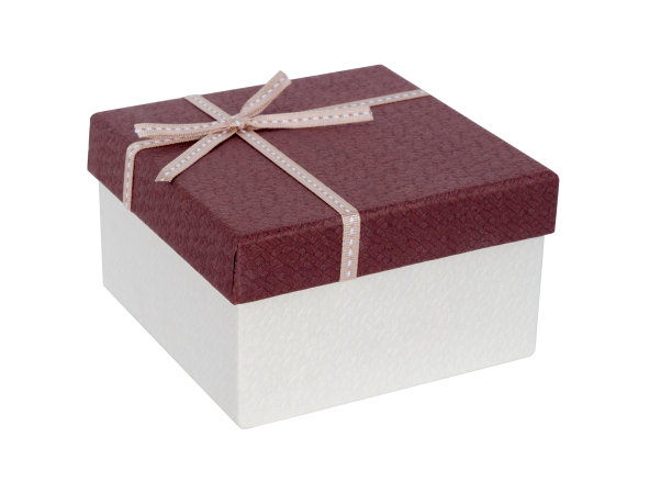 白色礼盒。孤立在白色背景上。剪切路径。图片下载