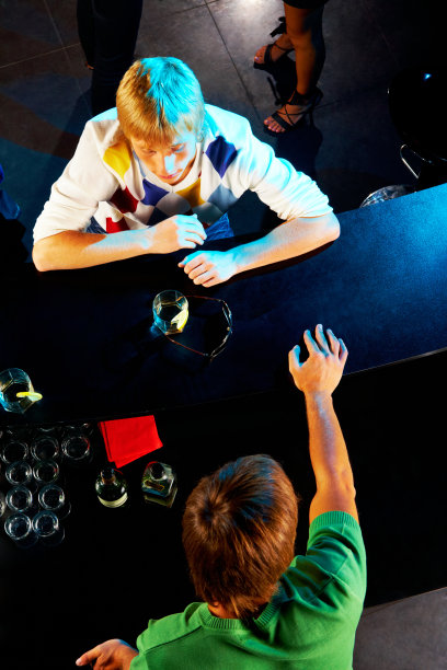 放松的男士们图片下载