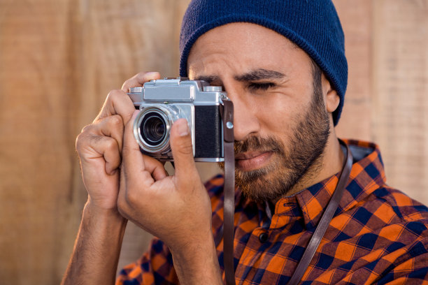 商人通过相机拍摄图片下载