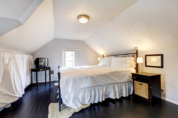 威卢克斯卧室在老房子古董家具图片下载