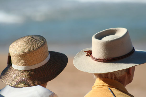 海滩上的帽子图片下载