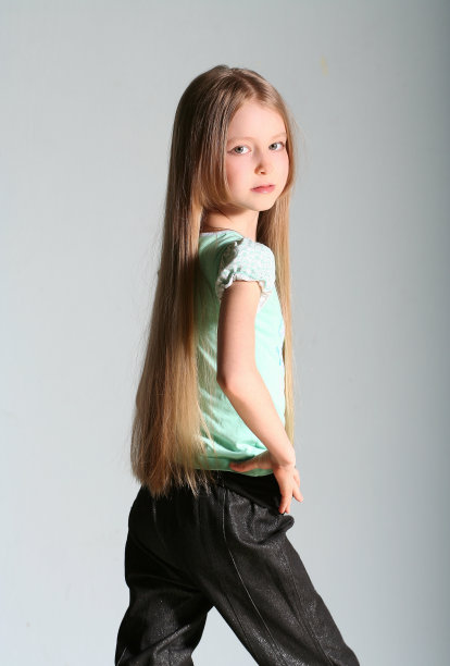 女孩模型提出了图片下载