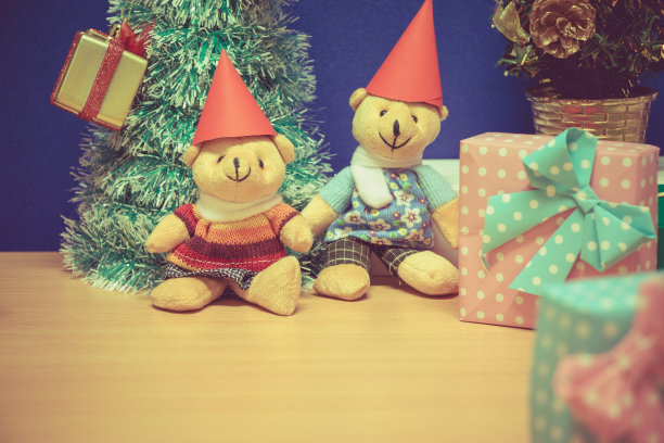 用可爱的小熊装饰圣诞快乐图片下载