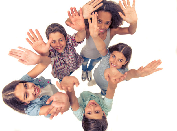 快乐的青少年朋友们图片下载