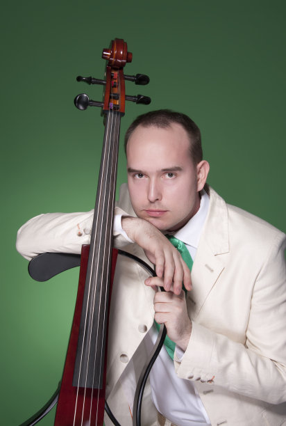 大提琴的音乐家图片下载