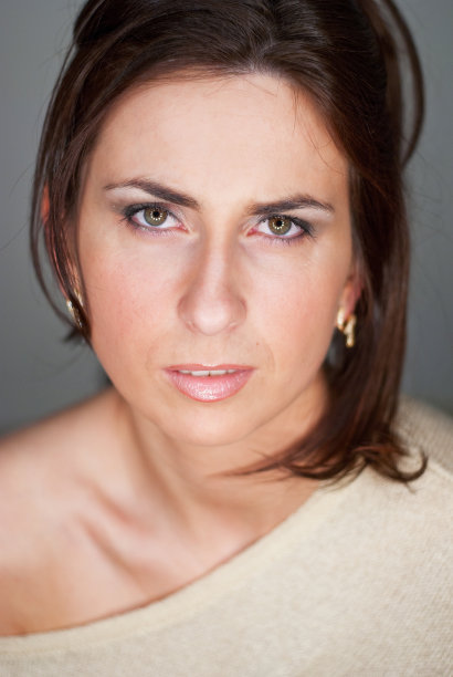 年轻的女人图片下载