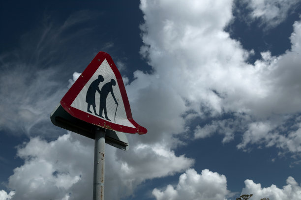 老人的迹象图片下载