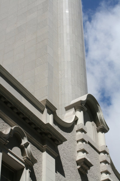 办公大楼后面是现代化的老建筑图片下载