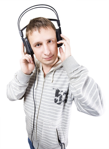 这个年轻人听音乐图片下载