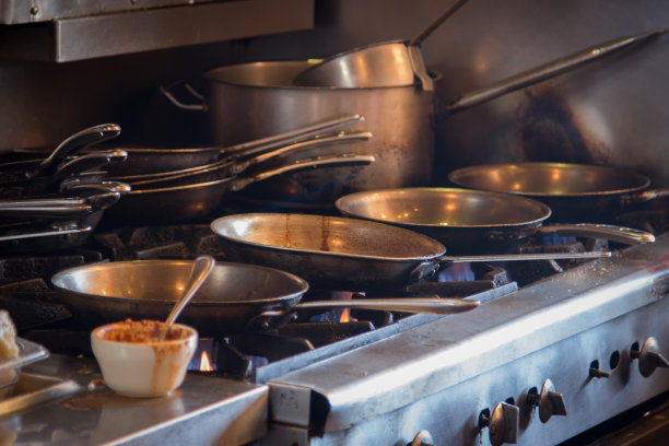 厨房里忙了一天图片下载