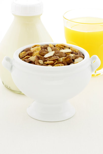 美味健康的巧克力什锦或格兰诺拉麦片图片下载