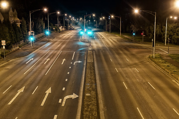 晚上的街道图片下载