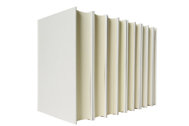 在白色背景上的空白书的广角视图图片下载