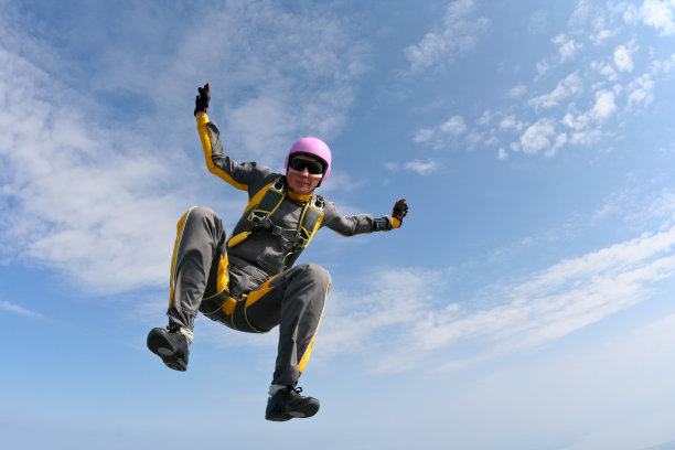 跳伞的照片。图片下载