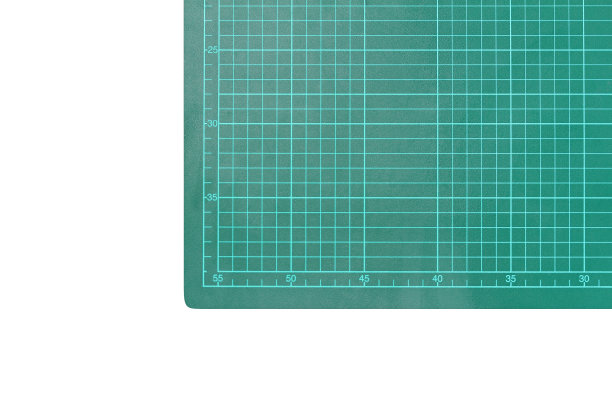 切割垫在白色背景图片下载