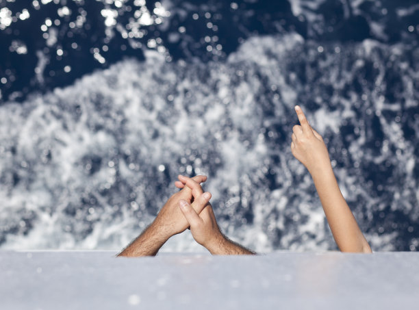 船上的游客图片下载