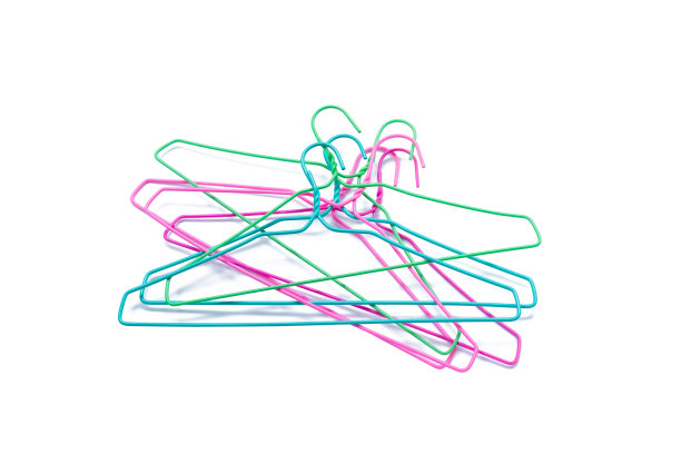 彩色衣架孤立在白色图片下载