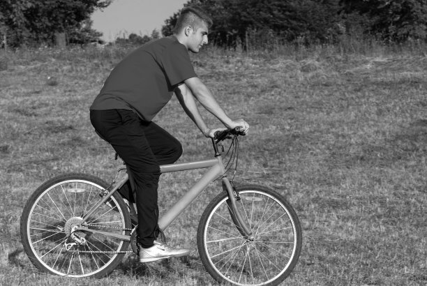 帅气少年健身图片下载