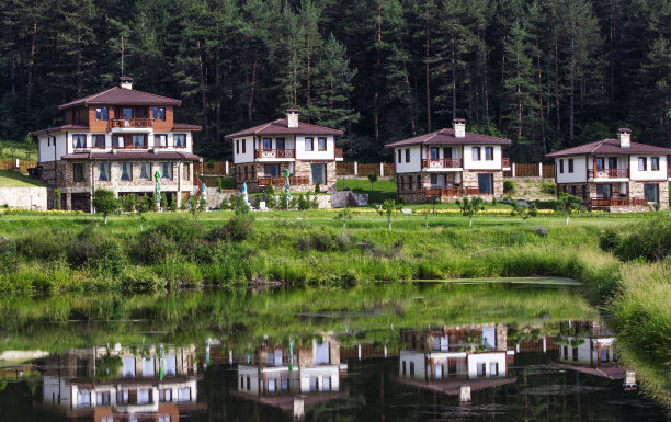 树林里的度假屋图片下载