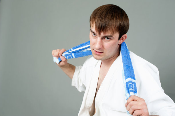 年轻人图片下载