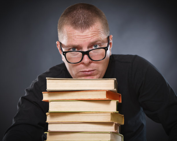 有书的聪明人图片下载