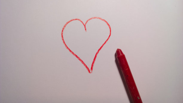 红蜡笔与心图片下载