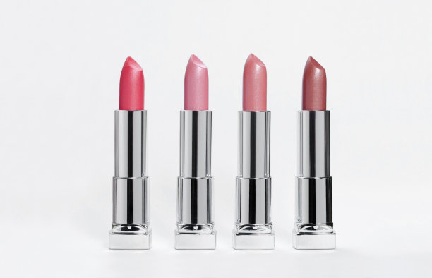 在浅色背景上涂上口红图片下载