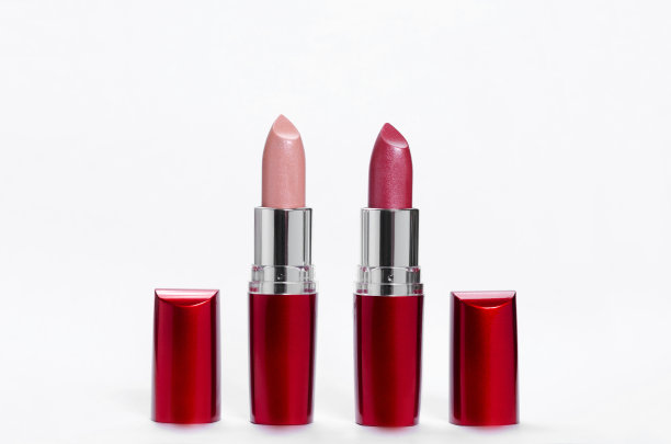 红色的口红在明亮的背景上图片下载
