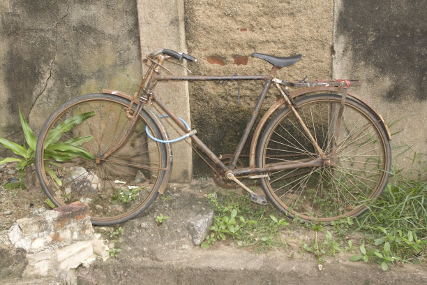 生锈的自行车图片下载