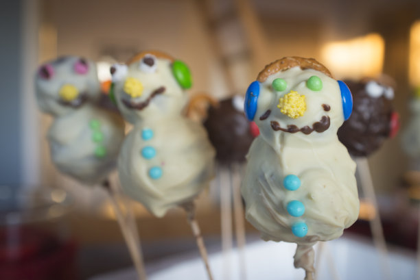 滑稽的自制雪人蛋糕棒棒糖图片下载