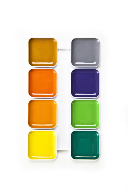 水彩颜料在一个白色背景上的盒子里图片下载