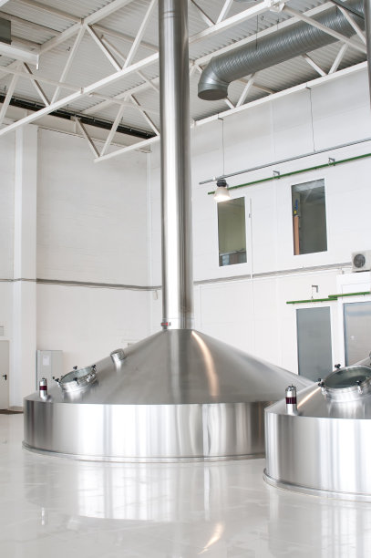 酿酒厂的发酵桶图片下载