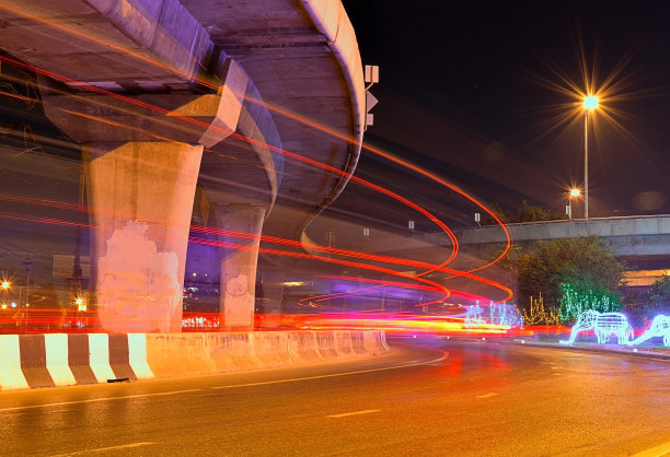 模糊了车流的车灯图片下载