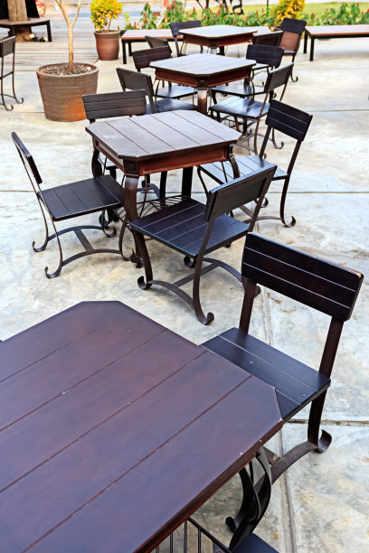 餐桌设置在户外图片下载