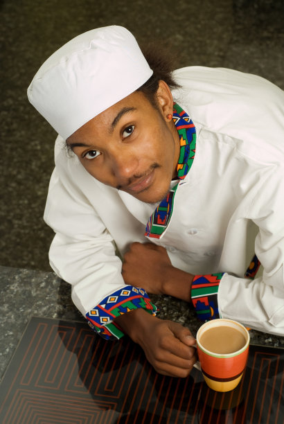 非裔美国厨师喝咖啡图片下载