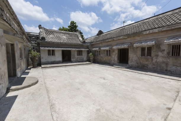 印尼爪哇岛日惹的塔曼萨里水宫。图片下载