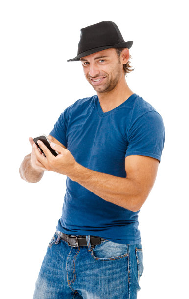 英俊的年轻人在打电话图片下载