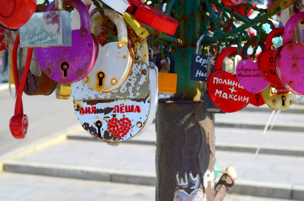 彩色的婚礼锁图片下载