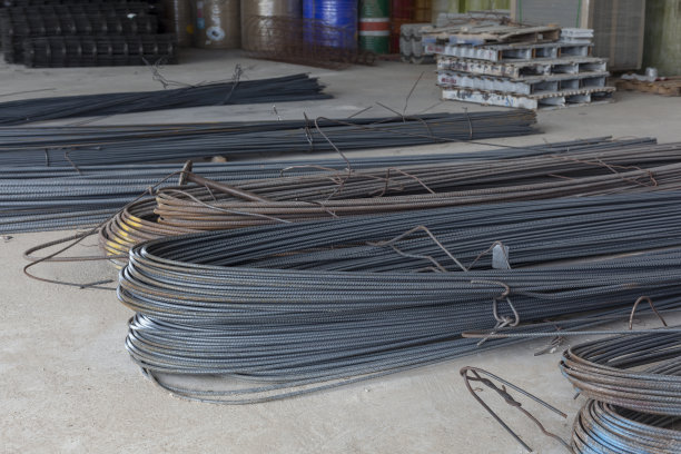 钢条、钢条放置在库房中图片下载