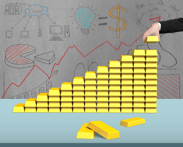 在桌上堆放金条图片下载
