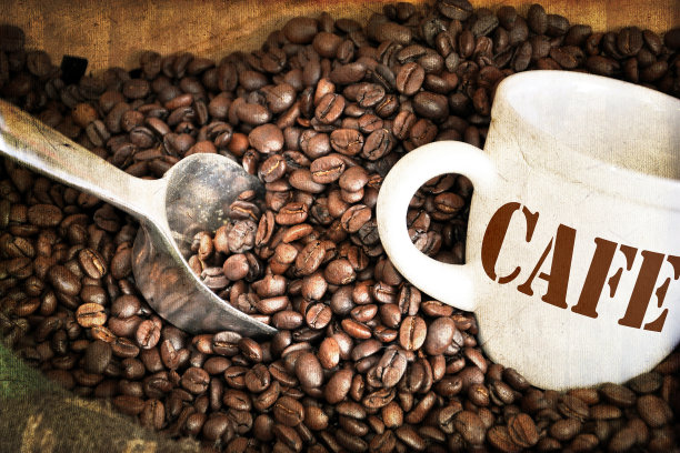 咖啡豆和法式杯图片下载