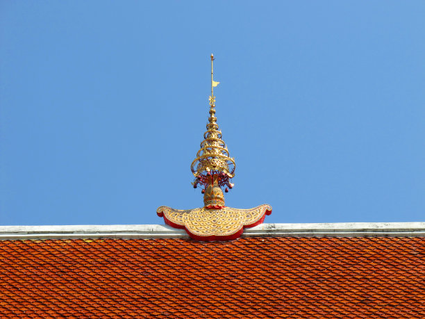 神庙屋顶上的山墙顶图片下载