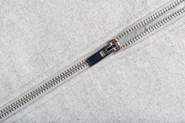 银色拉链在羊毛织物上图片下载