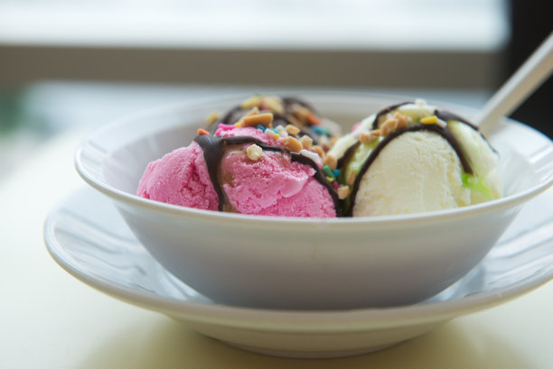 冰淇淋彩球微距照片图片下载